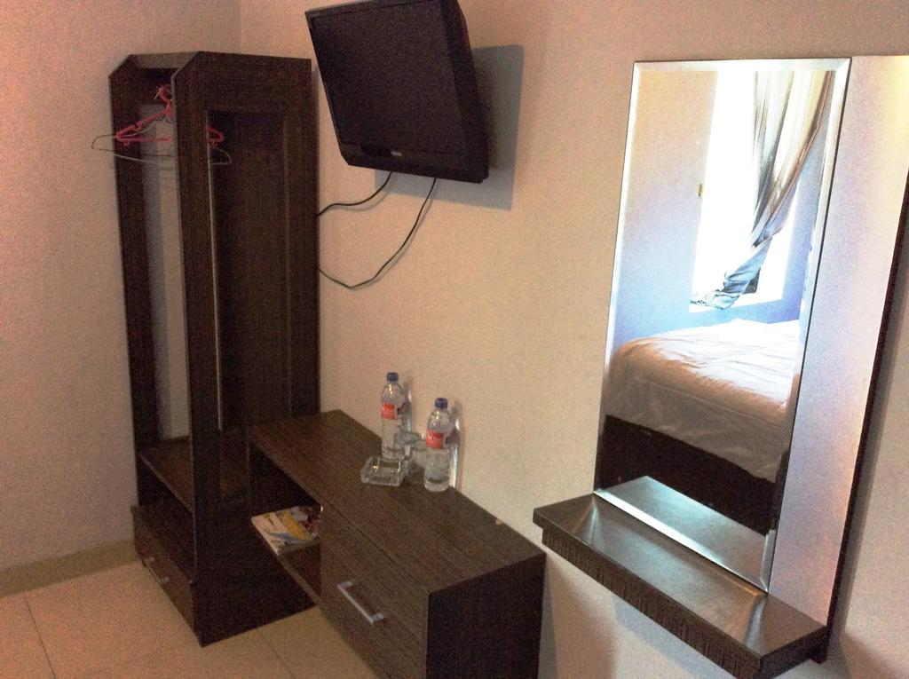 Hotel Diamond Makassar Luaran gambar